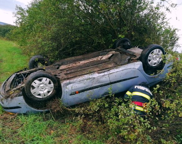 Accident rutier la Bățălar, Hunedoara: Un autoturism răsturnat, o minoră transportată la spital - FOTO