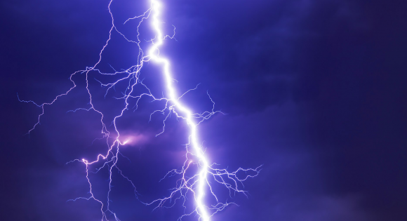 Cod Portocaliu de furtuni în Hunedoara: Mesaje RO-ALERT pentru mai multe localități