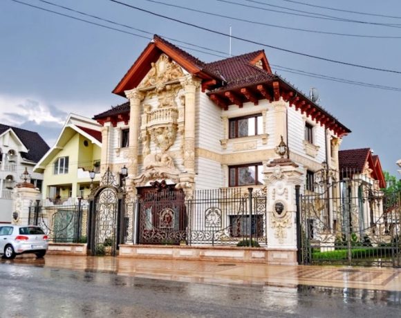 Povestea palatului de lux din Certeze, satul milionarilor - FOTO