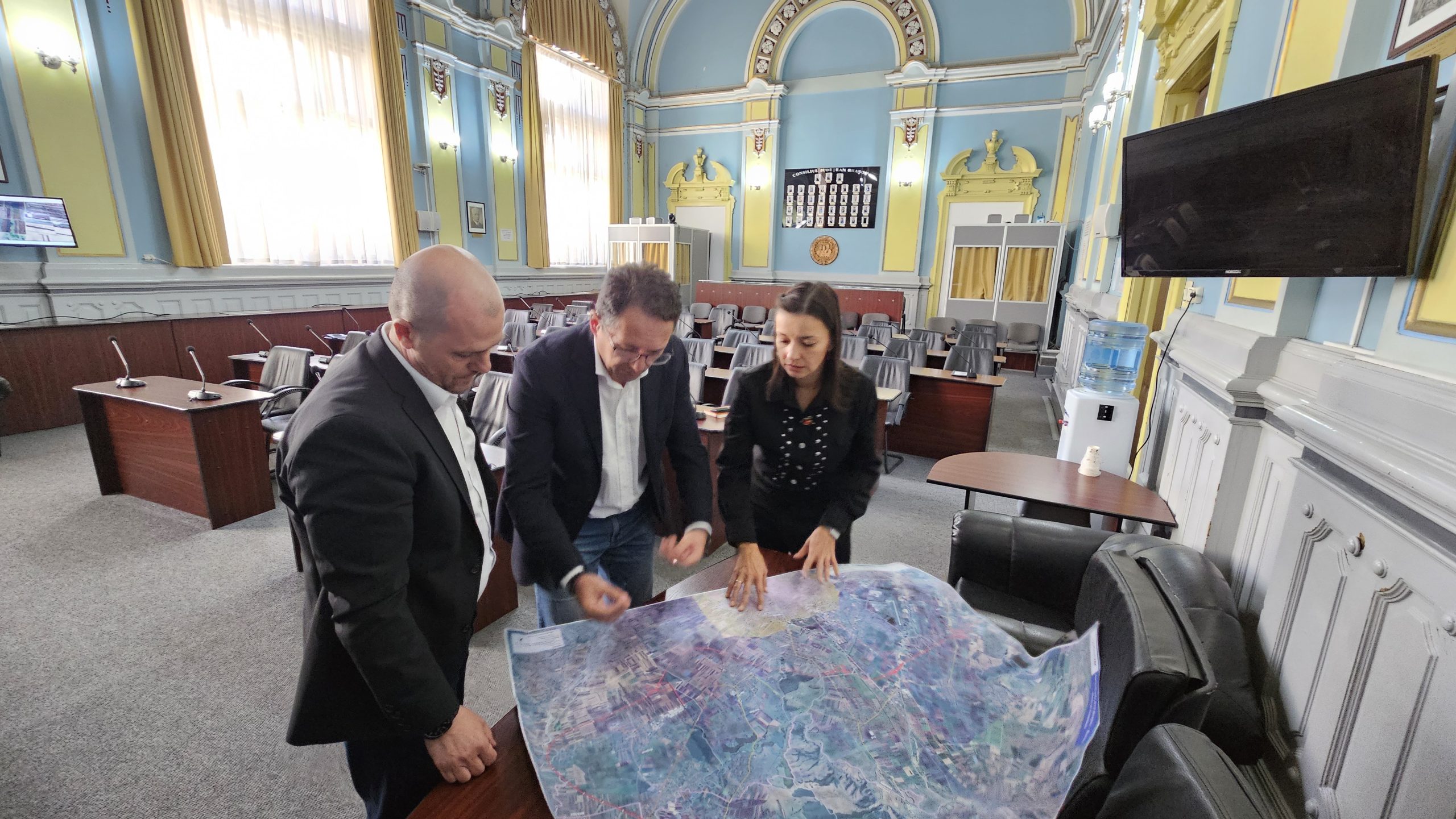 Pas decisiv pentru Autostrada A13 Brașov – Bacău: CNIR a prezentat traseul actualizat autorităților locale. Tunel confirmat sub Dealul Lempeș