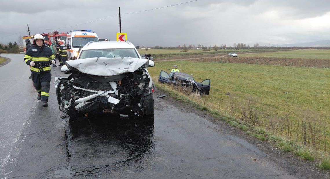 Accident grav pe DN 13B, în localitatea Joseni: Cinci persoane au fost rănite - FOTO