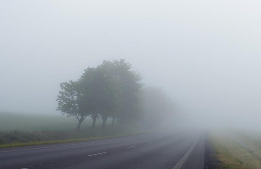 COD GALBEN de ceață în Harghita: vizibilitate sub 50 de metri în mai multe localități