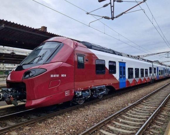 Femeie din Bistrița, decedată după ce a fost lovită de tren. Accident la o trecere la nivel cu calea ferată