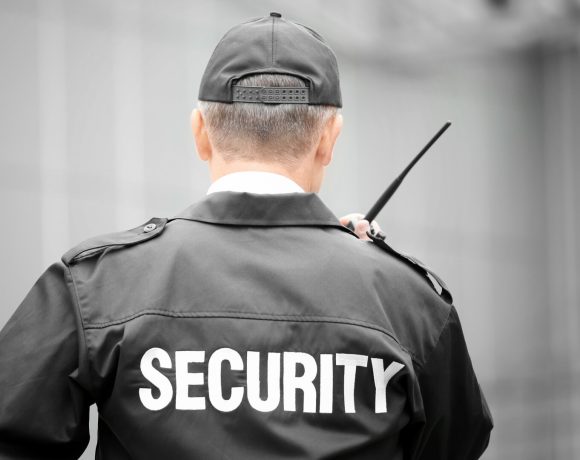 Liceul cu Program Sportiv Bistrița angajează paznic. Concurs cu dosar, probă scrisă și interviu