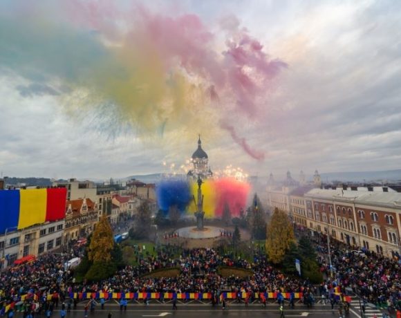 Cluj-Napoca sărbătoreşte 1 Decembrie 2025: Ceremonial, folclor, iluminat festiv şi show de drone