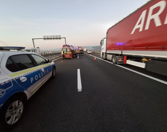 Accident pe autostrada A1, în zona Sebeș: Un autocamion implicat, o persoană rănită