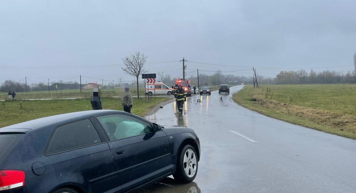Accident rutier la Sântimbru: Două autoturisme implicate, pompierii din Alba Iulia au intervenit de urgență