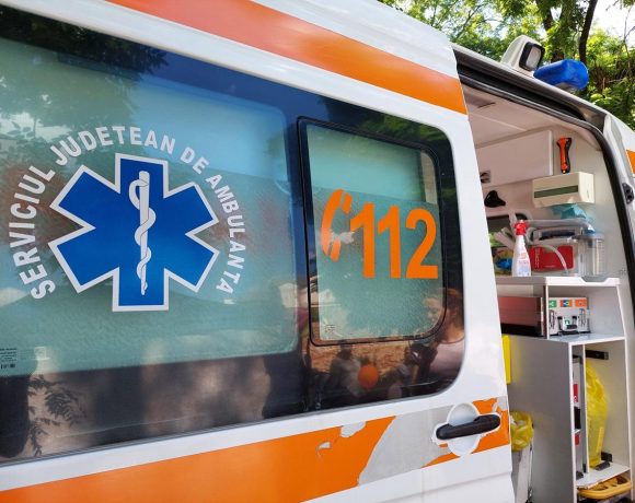 Accident rutier în Sfântu Gheorghe, pe strada Lunca Oltului. O femeie de 67 de ani a ajuns la spital