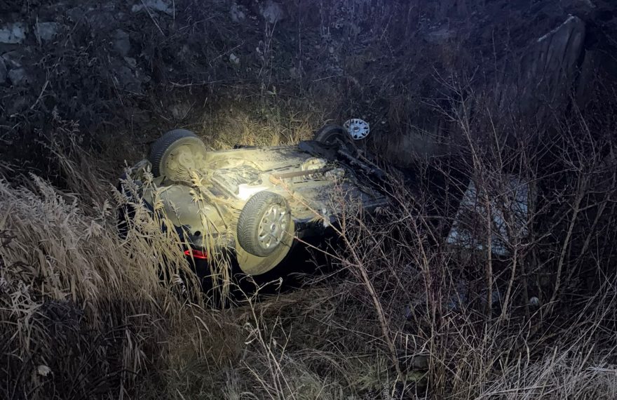 Accident între Florești și Mogoșești. A intervenit SMURD Beclean. Mașina e praf - FOTO