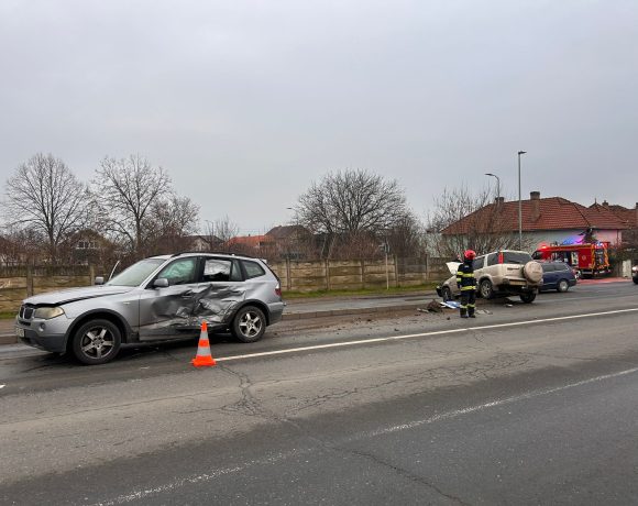Accident în zona Partos, din Alba Iulia! Două mașini s-au făcut praf - FOTO