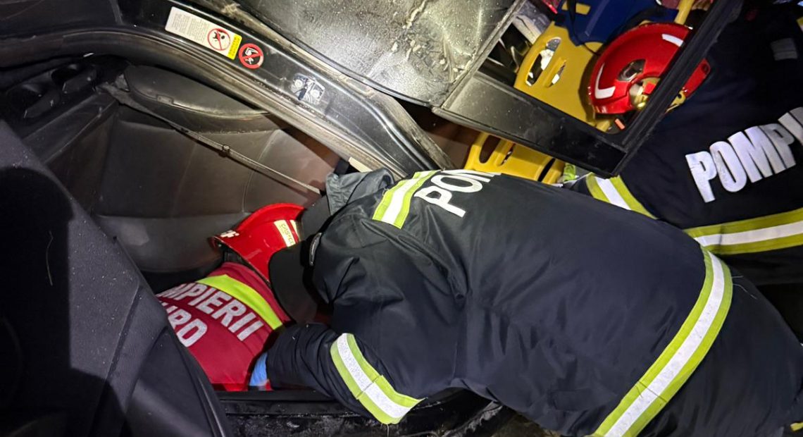 Accident rutier la ieșirea din Coșbuc spre Telciu: Autoturism răsturnat. O tânără de 19 ani, transportată la spital