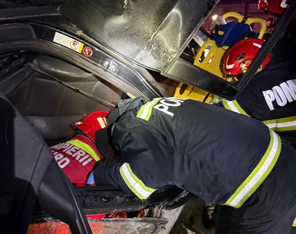 Accident rutier la ieșirea din Coșbuc spre Telciu: Autoturism răsturnat. O tânără de 19 ani, transportată la spital