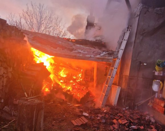 Incendiu devastator în Vulcan, jud. Hunedoara! Oamenii au rămas fără casă în pragul Crăciunului