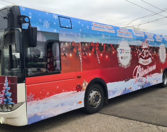 Autobuzul lui Moș Crăciun pornește la drum prin Baia Mare - FOTO