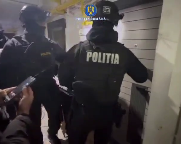 Percheziții domiciliare în Hunedoara, într-un dosar de comercializare a produselor contrafăcute. Prejudiciu estimat: 72.000 de lei