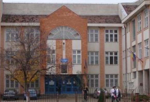 Un elev a murit la Oradea! Adolescentul căzut de pe un bloc era elev model la Colegiul Național Onisifor Ghibu