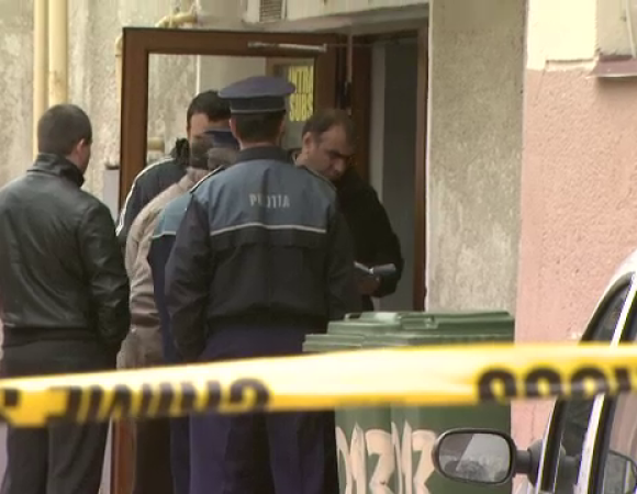 Halucinant! Un bărbat din Deva și-a ținut tatăl mort câțiva ani în casă. Poliția a găsit numai oasele