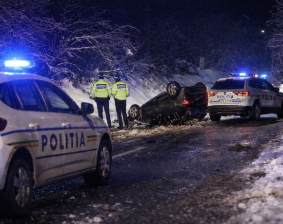 Accident în Ariniș, Maramureș! Un șofer amator s-a răsturnat în șanț