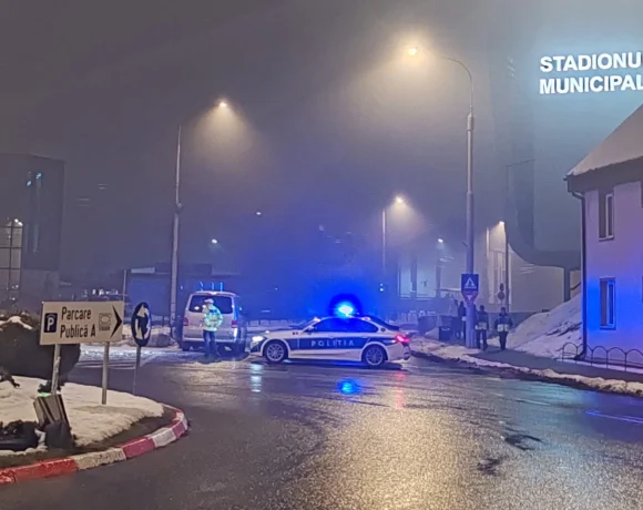 Halucinant! Trafic blocat în Sibiu după ce a căzut zăpada de pe stadion