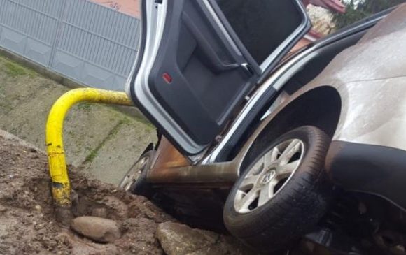 Cum s-a produs accidentul din Năsăud, de pe strada Crucii. Oamenii și-au făcut cruce