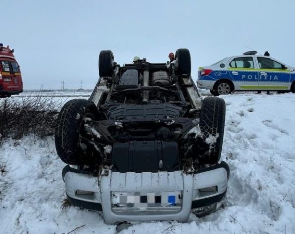 Accident rutier cu trei autoturisme pe DN 1, la ieșirea din Bradu spre Avrig. Trafic restricționat
