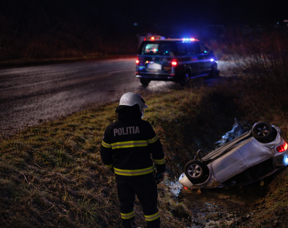 Accident rutier cu pagube materiale în Petrova, Maramureș. Șofer de 23 de ani, depistat cu alcoolemie ridicată