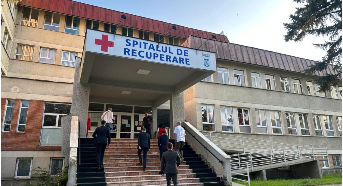Bărbatul care l-a lovit și i-a spart ochelarii unui medic de la Spitalul din Borșa, arestat preventiv