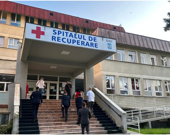 Bărbatul care l-a lovit și i-a spart ochelarii unui medic de la Spitalul din Borșa, arestat preventiv