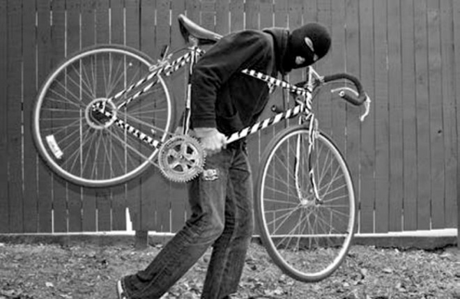 Hoți de biciclete prins la Brașov. Au acționat cu tupeu, probabil la pont