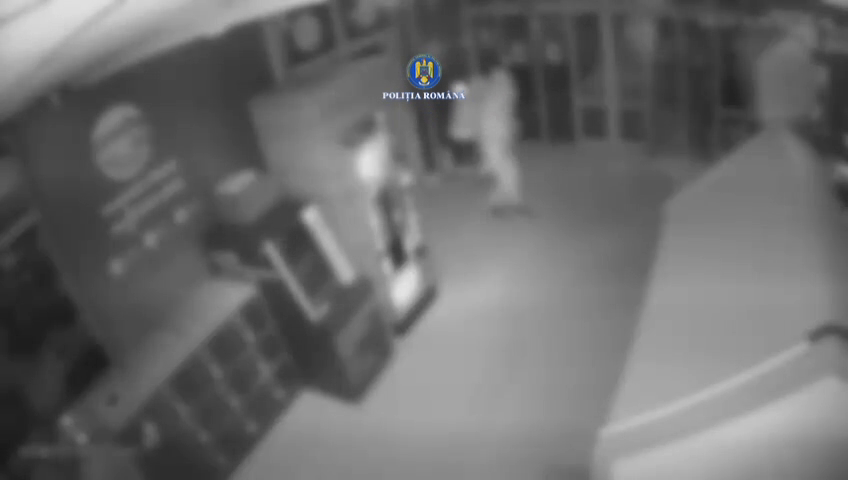 Doi minori, frați cu Spiderman, prinși după ce au dat spargeri spectaculoase - VIDEO