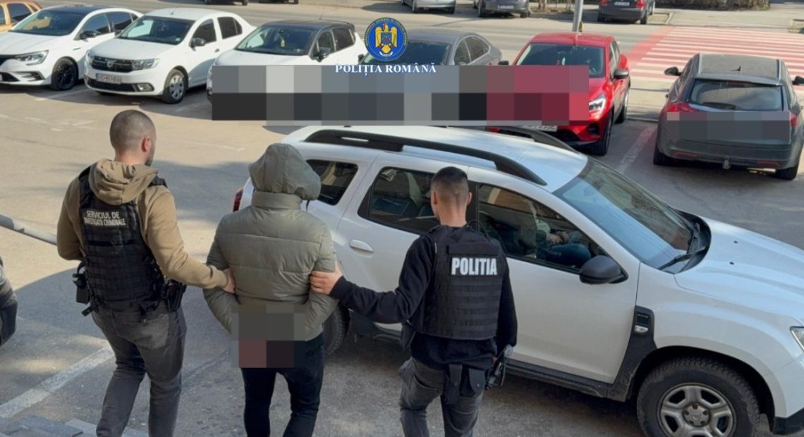 Armă letală deținută ilegal, descoperită la percheziții în municipiul Hunedoara. Un bărbat de 31 de ani a fost reținut