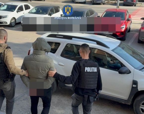 Armă letală deținută ilegal, descoperită la percheziții în municipiul Hunedoara. Un bărbat de 31 de ani a fost reținut