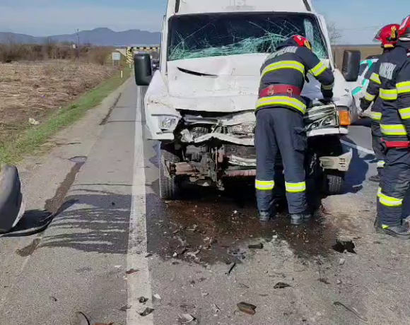 Accident între Deva și Simeria între două autoutilitare - VIDEO