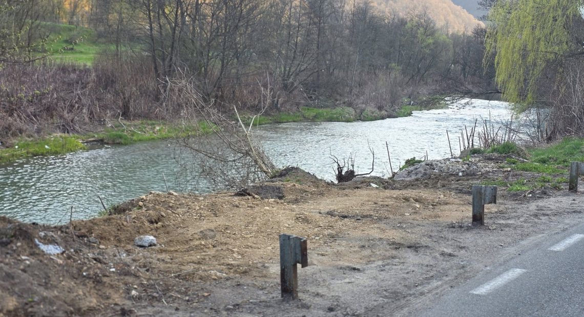 Profesor universitar clujean pune degetul pe rana: AB-uzatorii de bani publici din Alba distrug natura pe Valea Arieșului - VIDEO