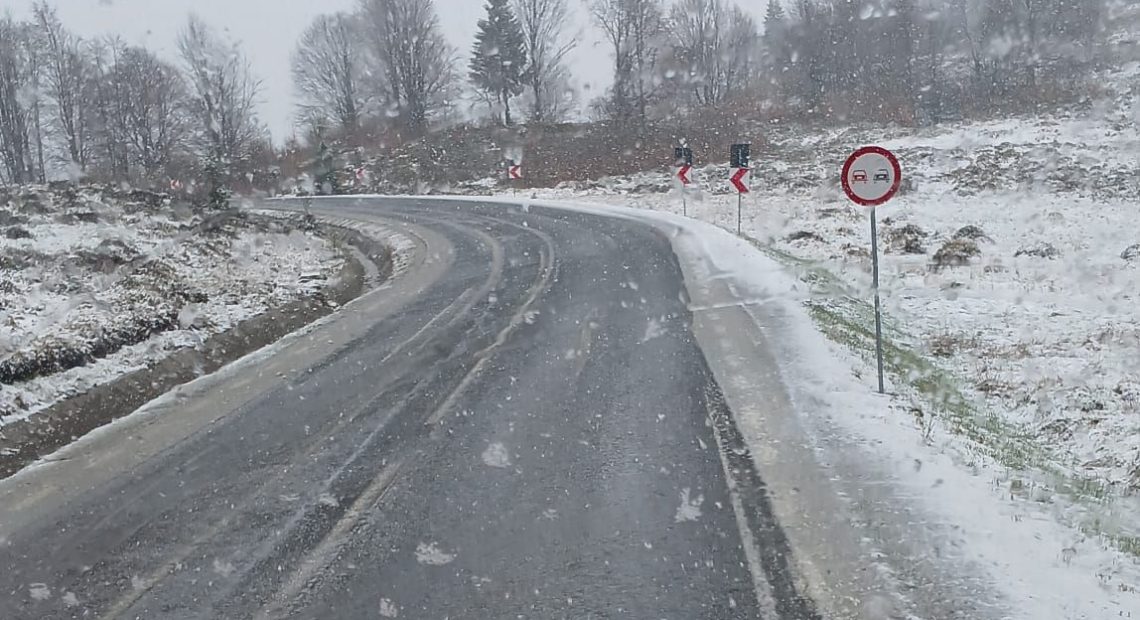 Ninge în nordul Ardealului. Echipajele de deszăpezire sunt pe teren - FOTO